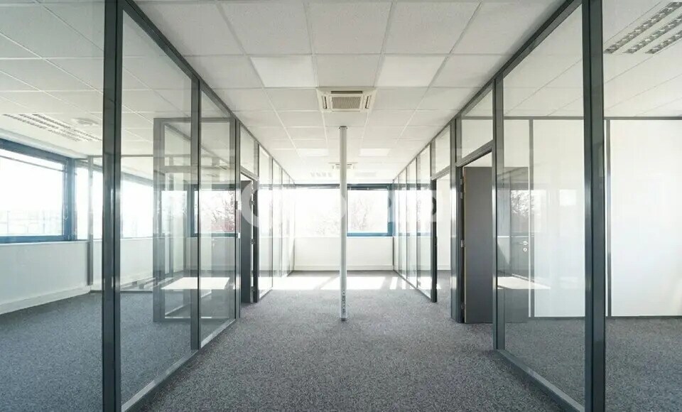 Location Bureaux 170 m² - Photo 1