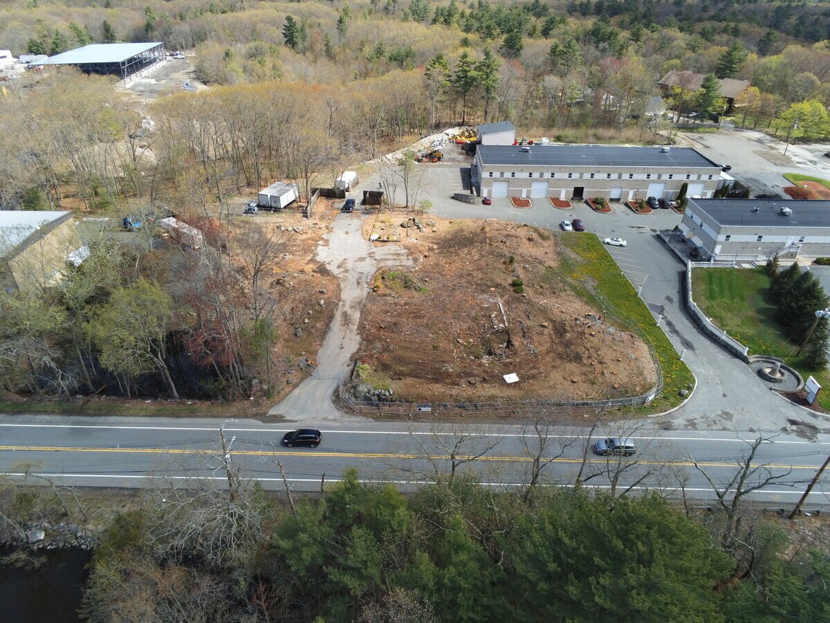 329 N Main St, Middleton, MA 01949