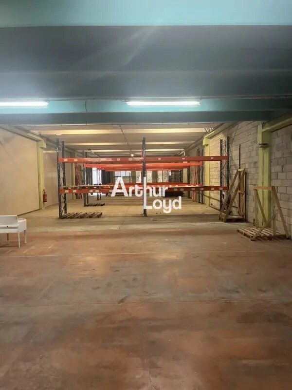 Flex in Vallauris for lease Building Photo- Image 1 of 5