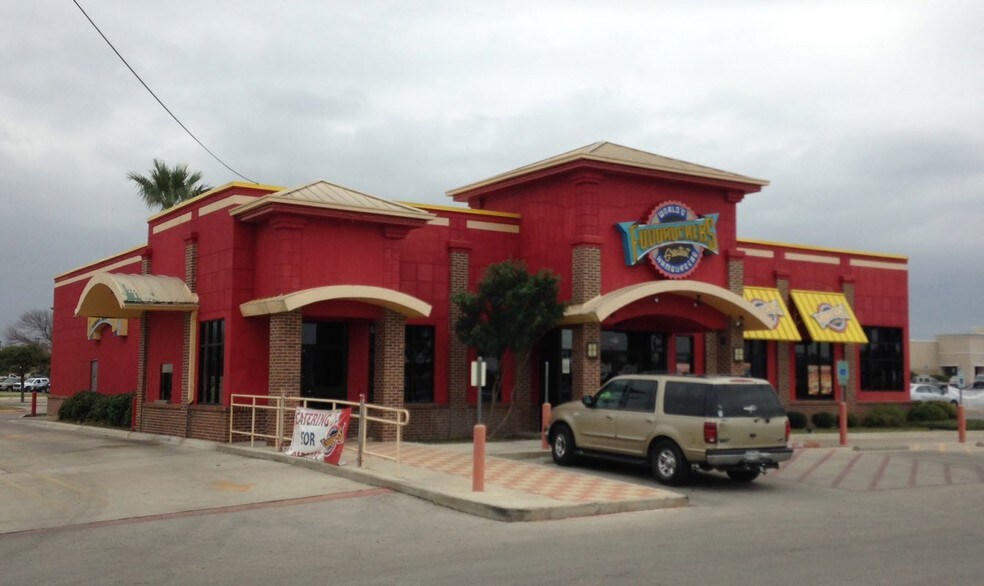 2211 Veterans Blvd, Del Rio, TX for sale - Primary Photo - Image 1 of 1