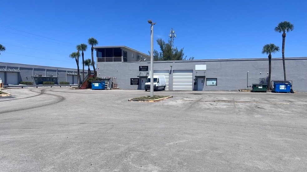 7705-7735 NW 75th Ave, Medley, FL for lease - Building Photo - Image 2 of 4