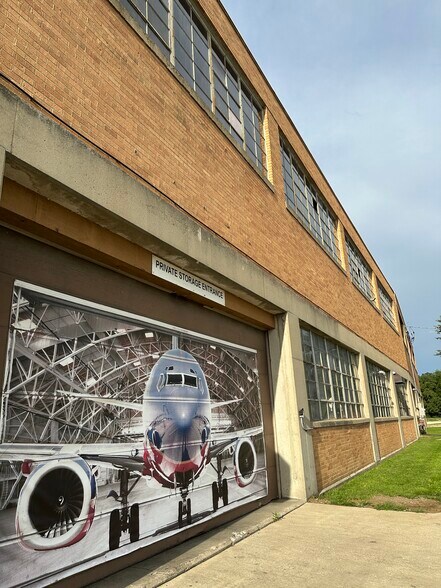 301 W 3rd St, Sterling, IL for sale - Building Photo - Image 3 of 23