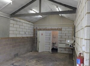 15 Grant Rd, Wellingborough for lease Interior Photo- Image 1 of 2