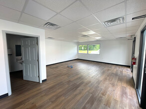 1409 Greenbag Rd, Morgantown, WV for lease Interior Photo- Image 2 of 7