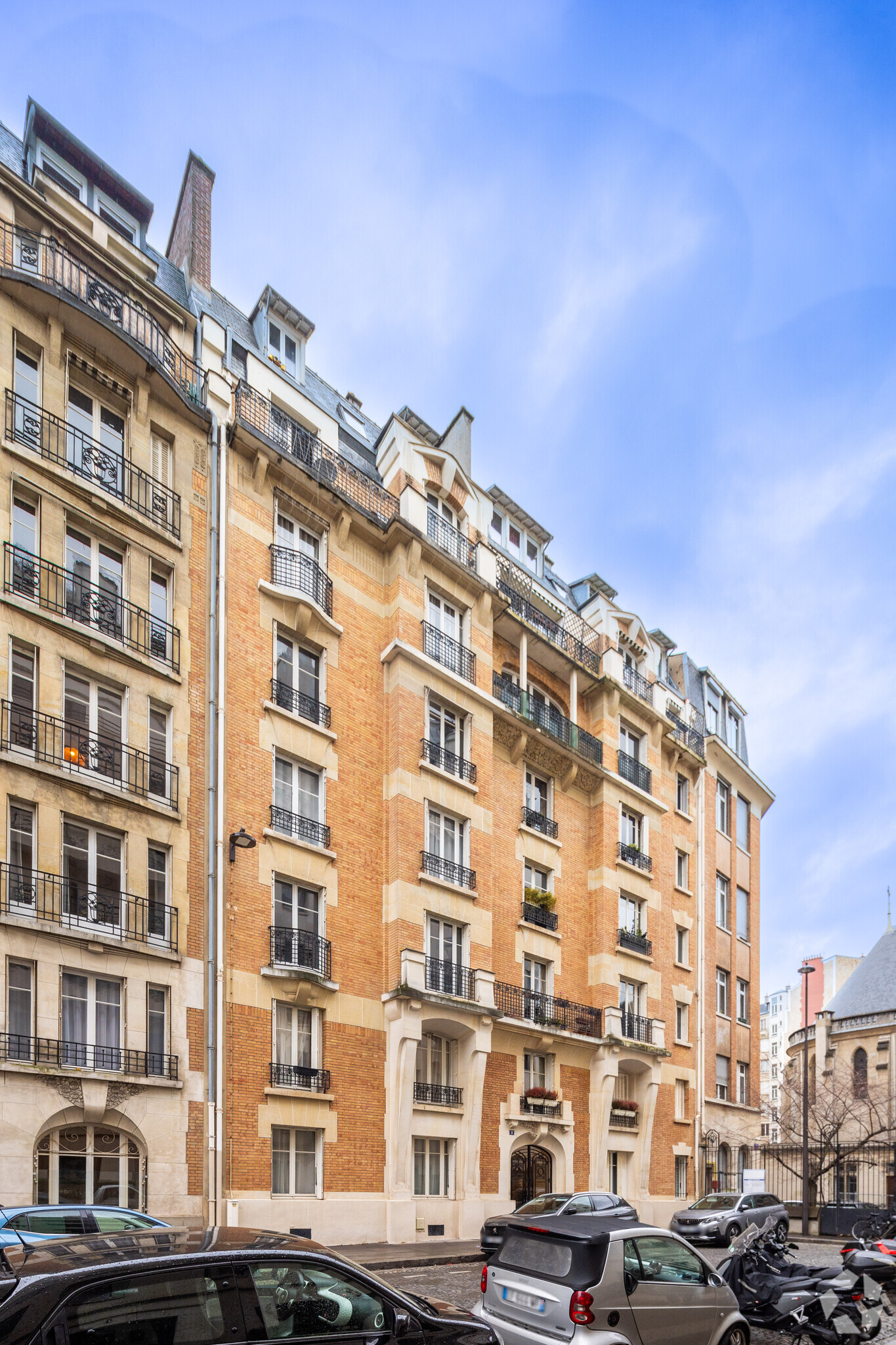 Multifamily in Paris for sale Primary Photo- Image 1 of 4