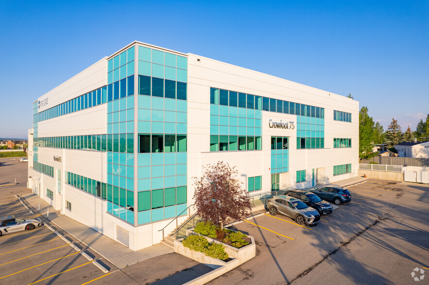 75 Crowfoot Rise NW, Calgary, AB for lease - Building Photo - Image 1 of 17