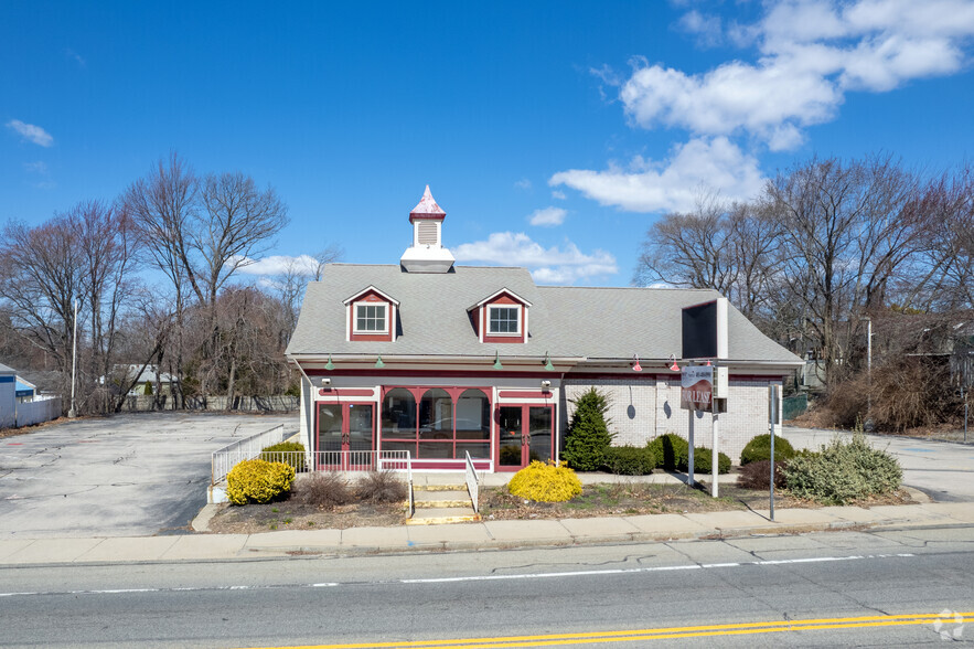 1883 Mineral Spring Ave, North Providence, RI for sale - Building Photo - Image 2 of 6