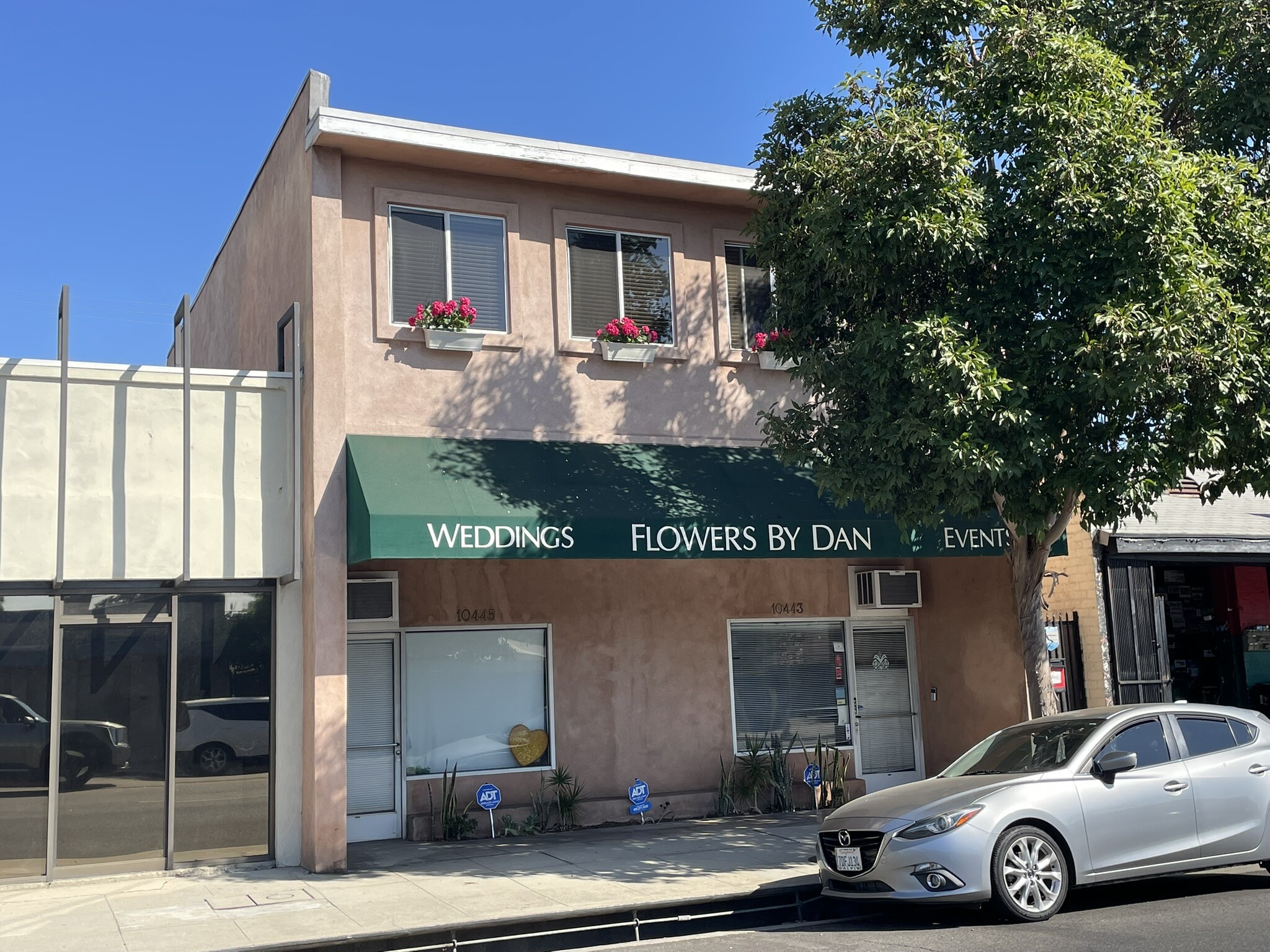 10443-10445 Magnolia Blvd, North Hollywood, CA for sale Primary Photo- Image 1 of 8