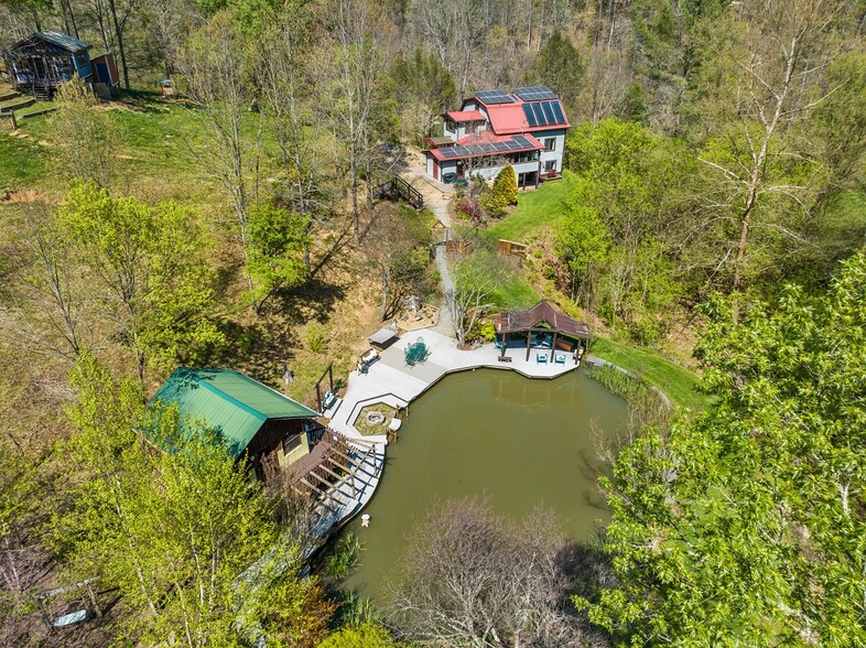 3717 Bend of Ivy Road, Marshall, NC for sale - Building Photo - Image 1 of 48