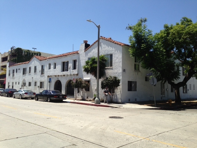 823 Gower St, Los Angeles, CA for sale - Building Photo - Image 3 of 9