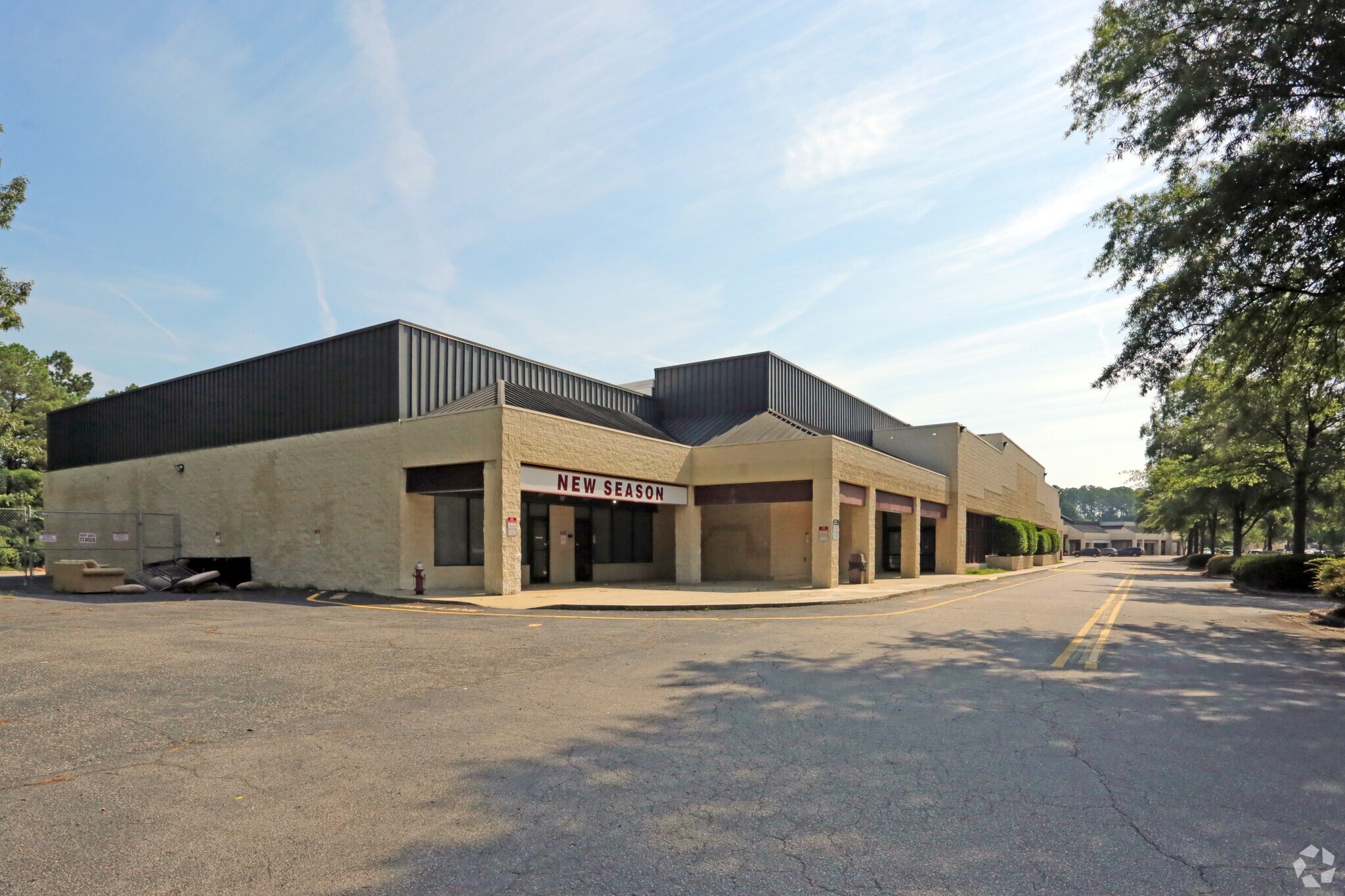 3911-3943 New Bern Ave, Raleigh, NC 27610 - Beacon Plaza | LoopNet.com