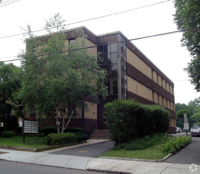 700 N Broad St, Elizabeth, NJ for sale - Building Photo - Image 2 of 14