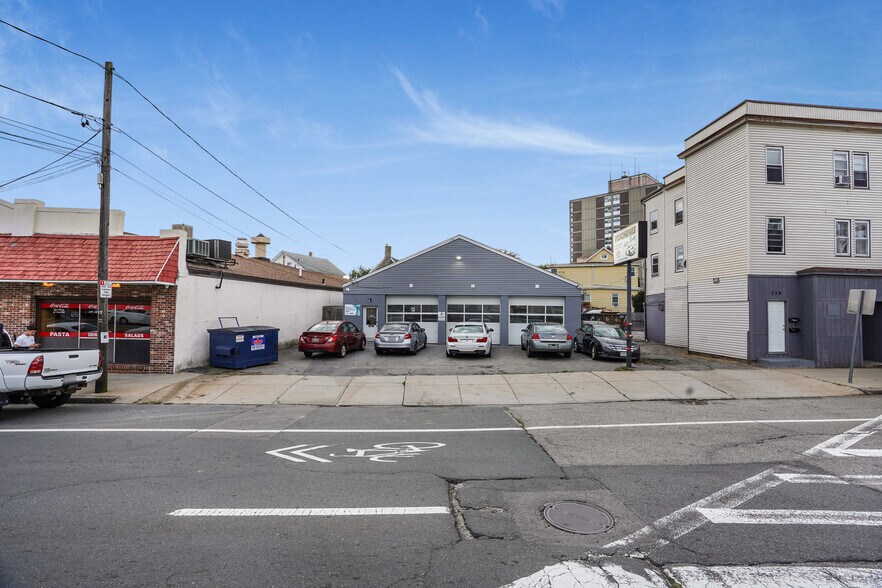 751 Eastern Ave, Fall River, MA 02723