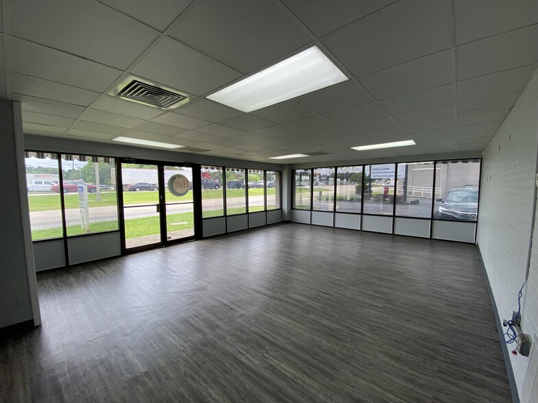 3656 Government Blvd, Mobile, AL for lease - Interior Photo - Image 3 of 6