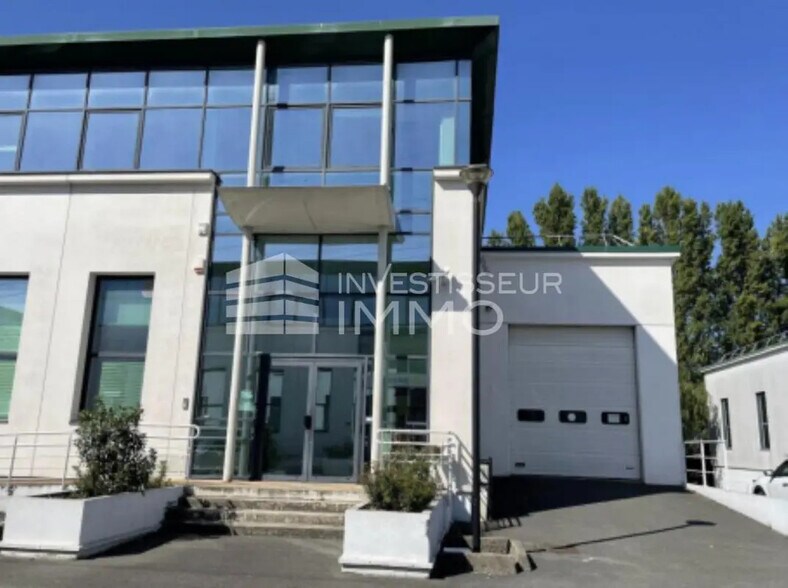 Flex in Villeneuve-la-Garenne for lease - Building Photo - Image 1 of 7
