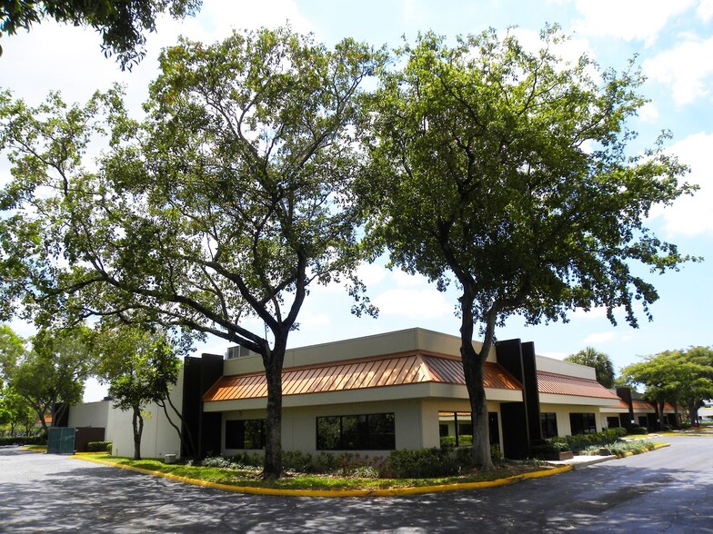 6400-6464 NW 5th Way, Fort Lauderdale, FL for lease - Building Photo - Image 2 of 3