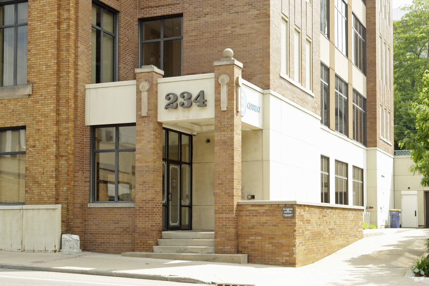 234 Division Ave NE, Grand Rapids, MI for lease - Building Photo - Image 2 of 9