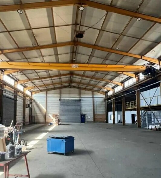 Flex in Vaulx-en-Velin for lease - Building Photo - Image 2 of 9