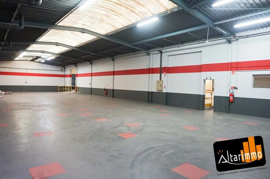 Flex in Lucé for lease - Interior Photo - Image 1 of 6