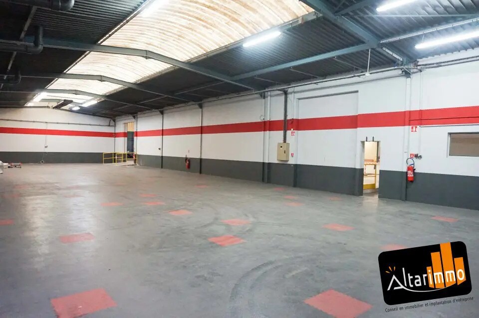 Flex in Lucé for lease Interior Photo- Image 1 of 7