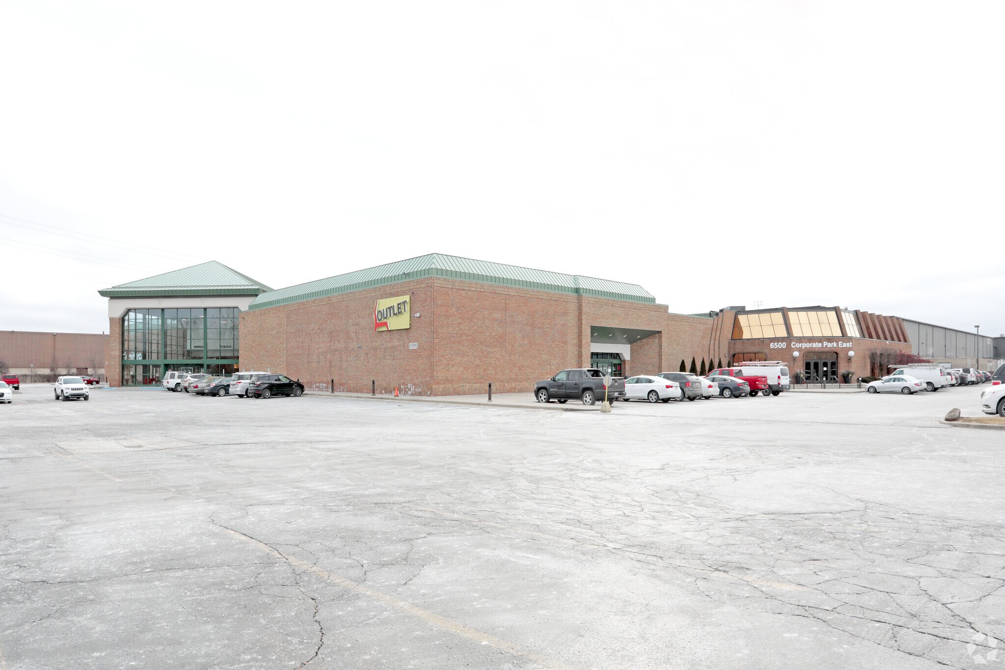 6500 14 Mile Rd, Warren, MI 48092 Art Van Furniture Inc HQ