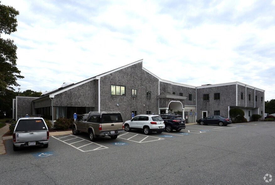 700 Attucks Ln, Hyannis, MA for sale - Primary Photo - Image 1 of 1