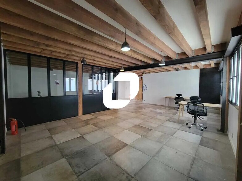 Office in Ivry-sur-Seine for lease - Interior Photo - Image 2 of 9