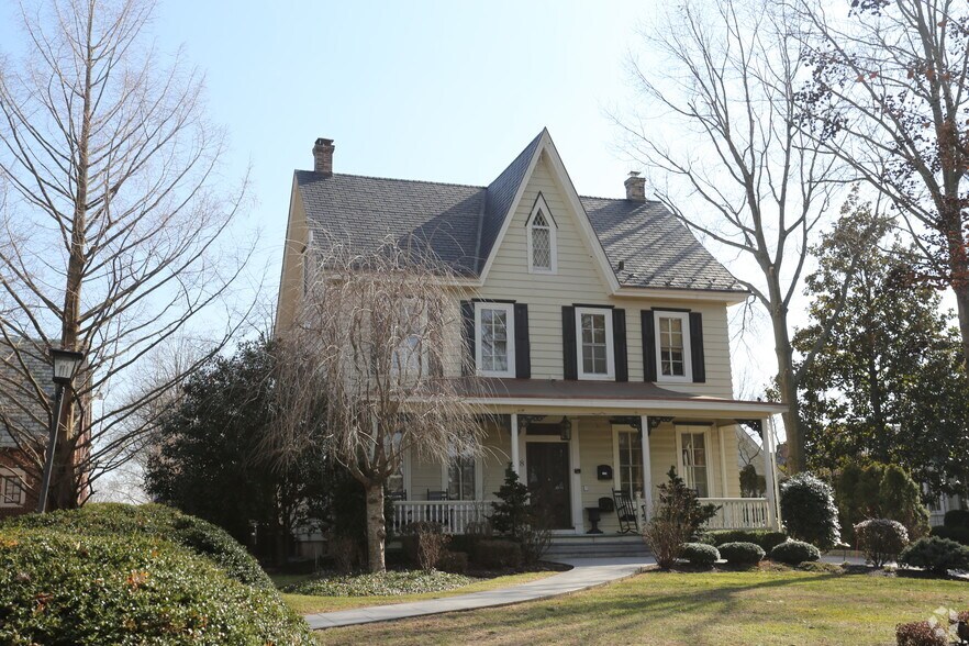 8 E Main St, Moorestown, NJ for sale - Primary Photo - Image 1 of 1