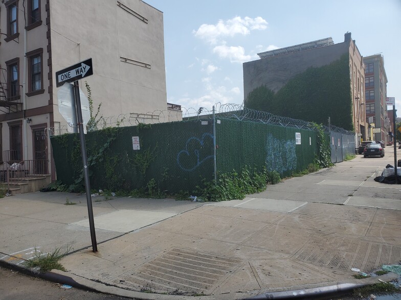 Grand Ave, Brooklyn, NY for sale - Primary Photo - Image 1 of 1