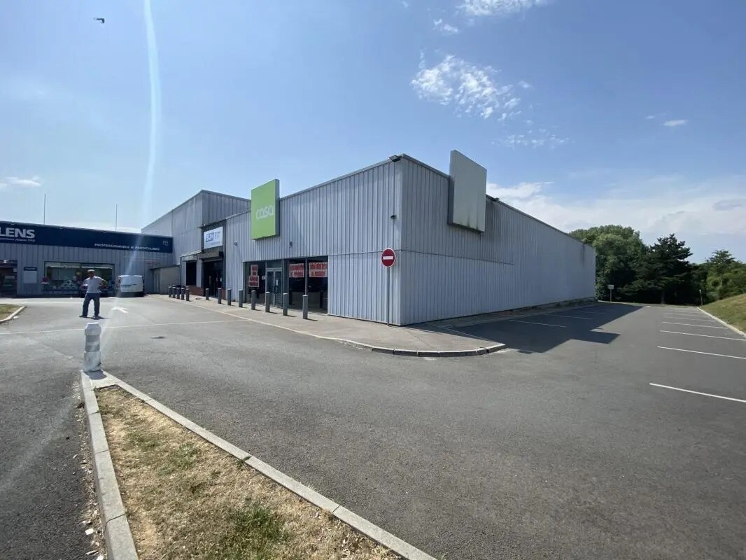 Retail in Compiègne for lease Building Photo- Image 1 of 9
