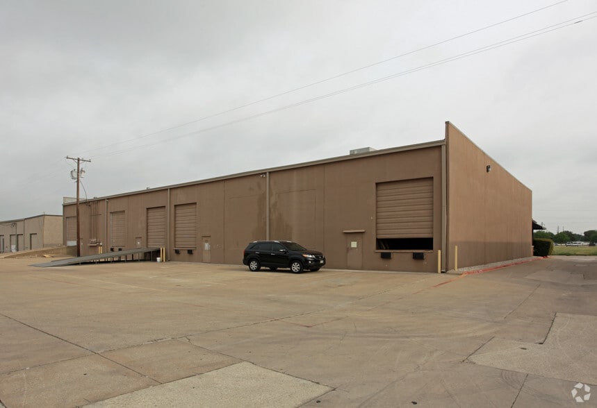 4544-4550 Sunbelt Dr, Addison, TX for lease - Building Photo - Image 2 of 2