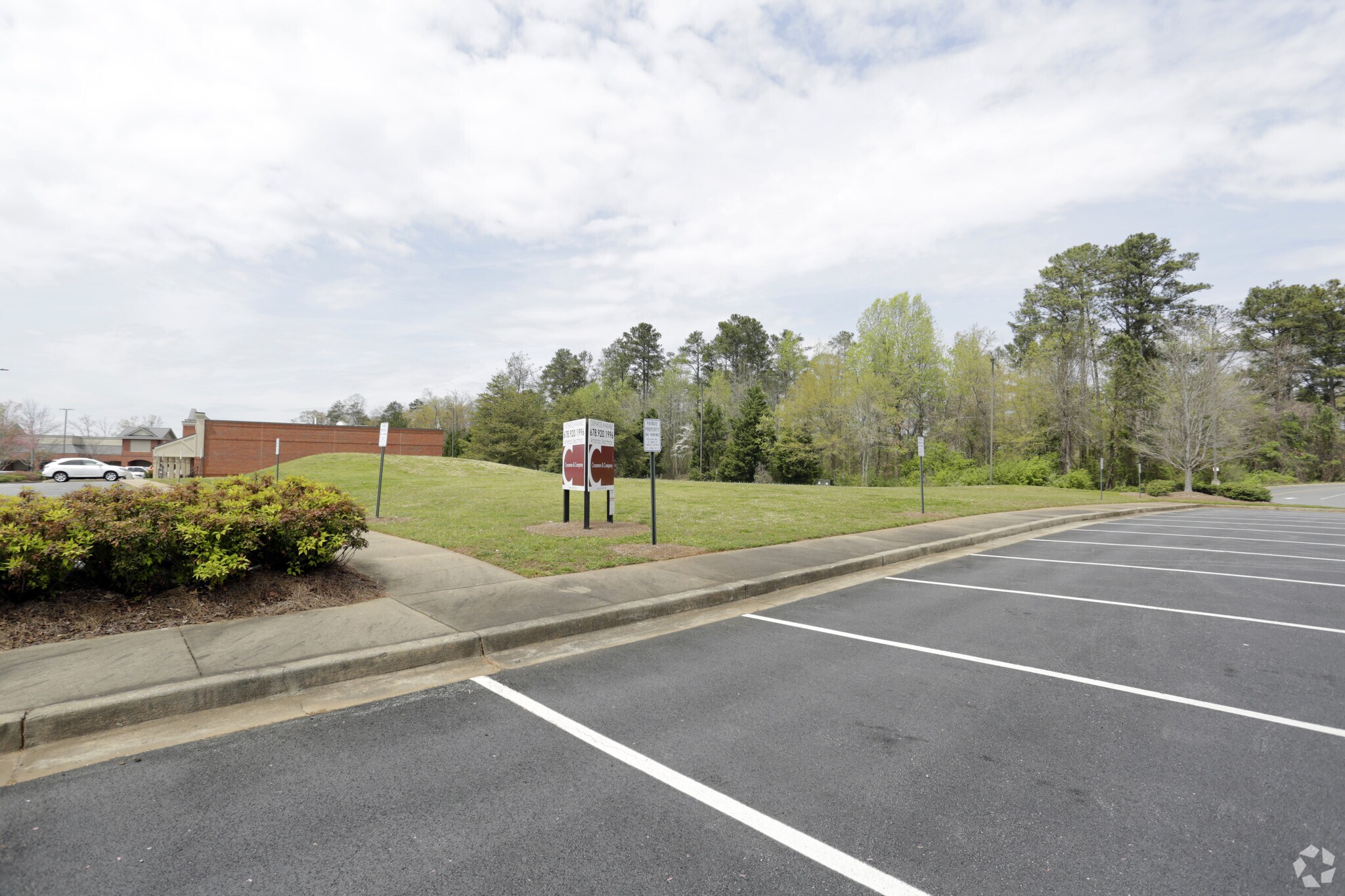 885 Woodstock Rd, Roswell, GA 30075 King Plaza Outparcel A