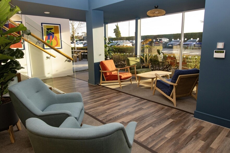 Oxford Rd, Stokenchurch for lease - Building Photo - Image 2 of 9