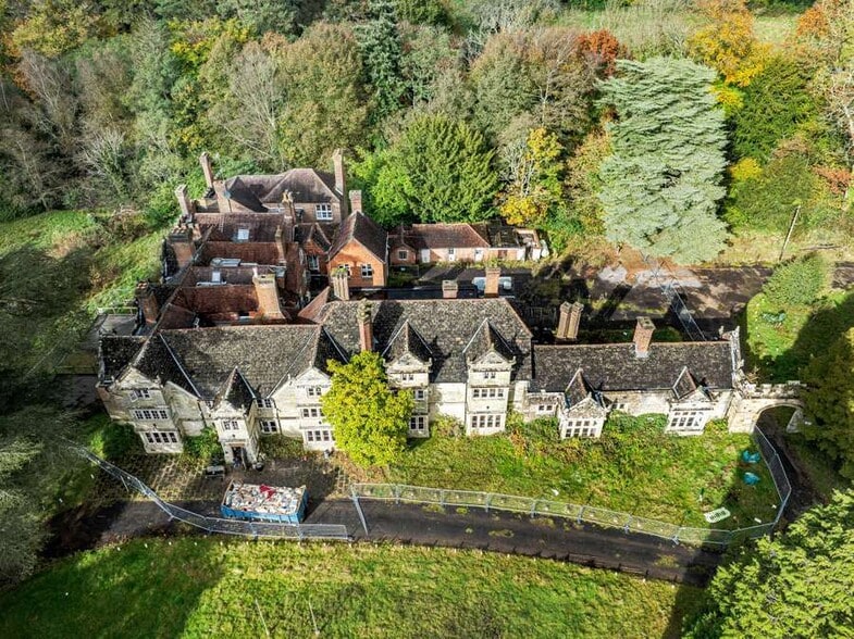 Wallage Ln, Crawley for sale - Building Photo - Image 2 of 6