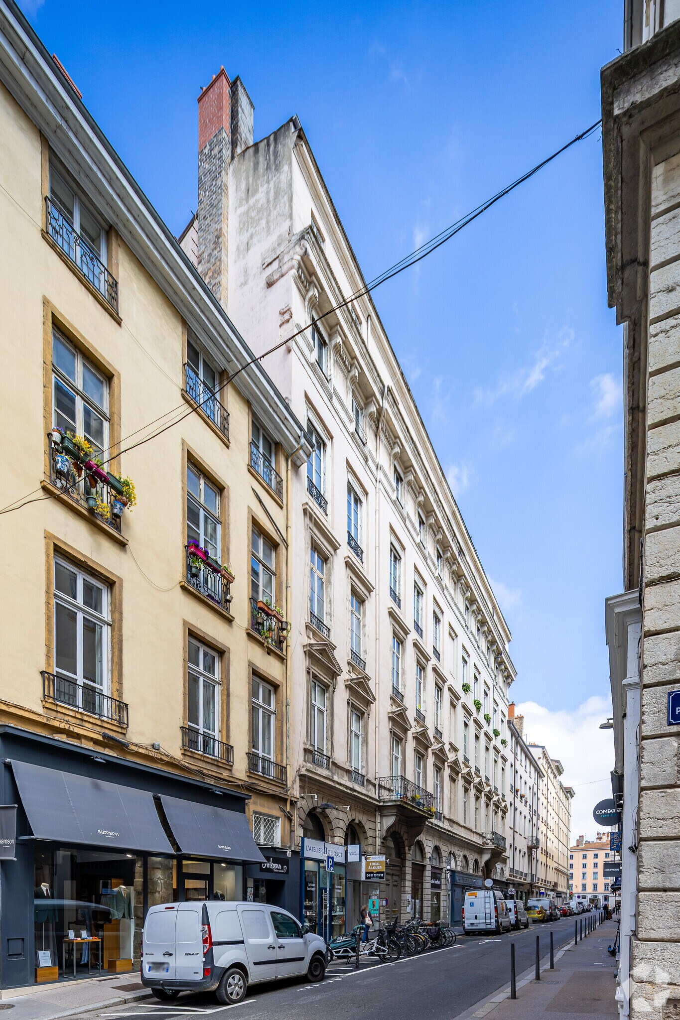 Retail in Lyon for lease Primary Photo- Image 1 of 7