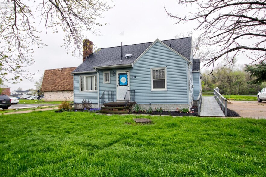 1490 W River Rd N, Elyria, OH 44035