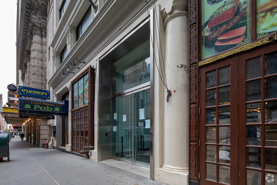 145 W 45th St, New York, NY for lease - Building Photo - Image 3 of 11