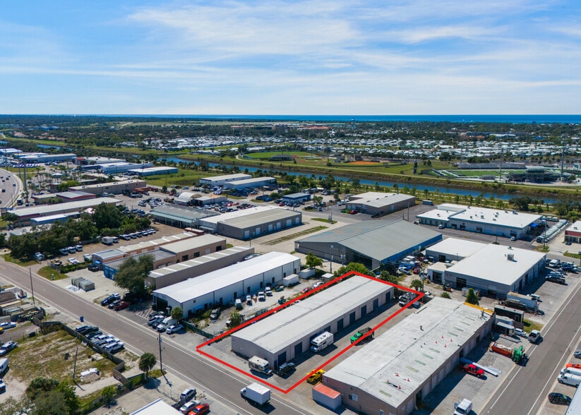 306 Warfield Ave, Venice, FL for sale - Building Photo - Image 1 of 7