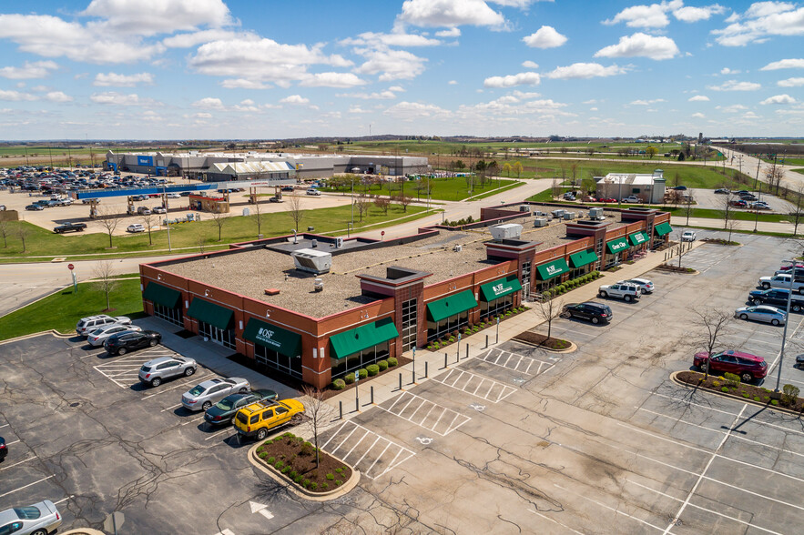 1940-1960 Gateway Center Dr, Belvidere, IL for sale - Building Photo - Image 1 of 1