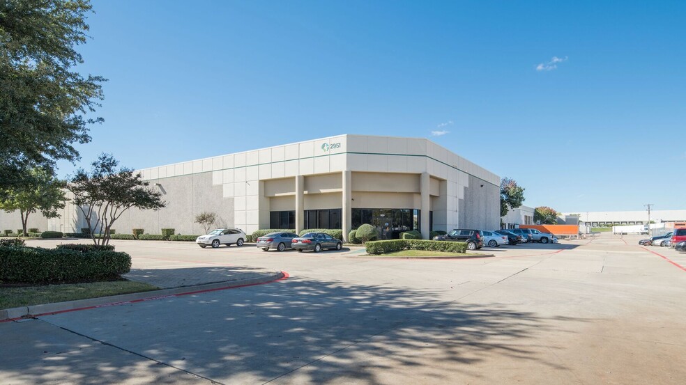 2951 N Great Southwest Pky, Grand Prairie, TX for lease - Primary Photo - Image 1 of 6