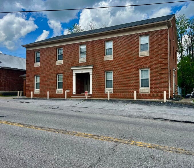 240 E Main St, Mount Vernon, KY for sale - Building Photo - Image 2 of 17