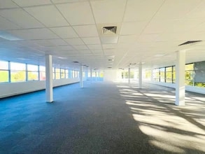 Office in Élancourt for lease Interior Photo- Image 2 of 12