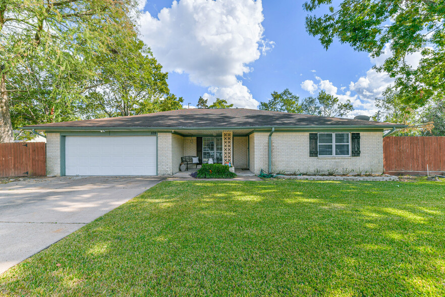 109 E Shadowbend Ave, Friendswood, TX for sale - Building Photo - Image 1 of 40