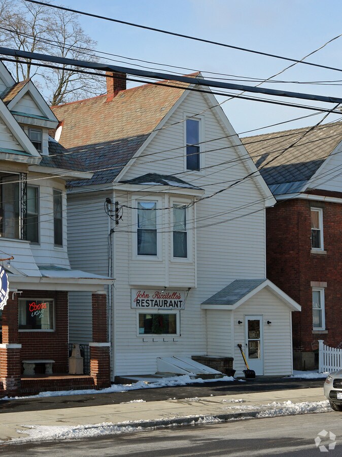 1687 Foster Ave, Schenectady, NY 12308