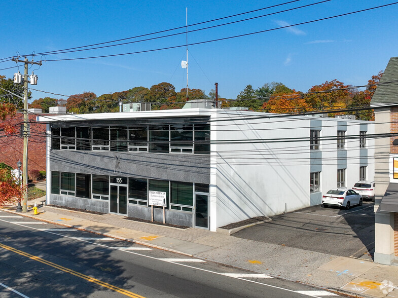 155 E Main St, Smithtown, NY for lease - Building Photo - Image 3 of 11