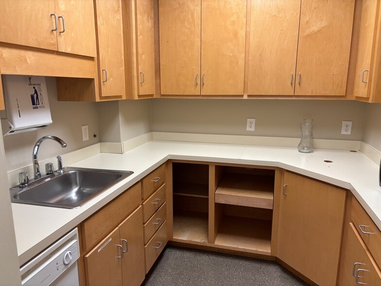 1020 Jefferson Hwy, Staunton, VA for lease - Building Photo - Image 2 of 7