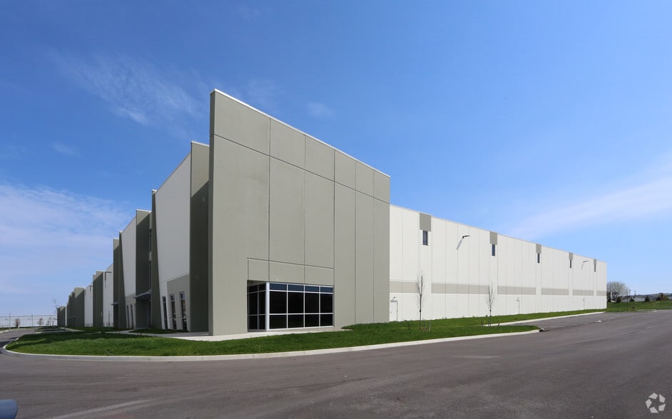 6380-6480 Adelaide Ct, Groveport, OH for lease - Building Photo - Image 1 of 21