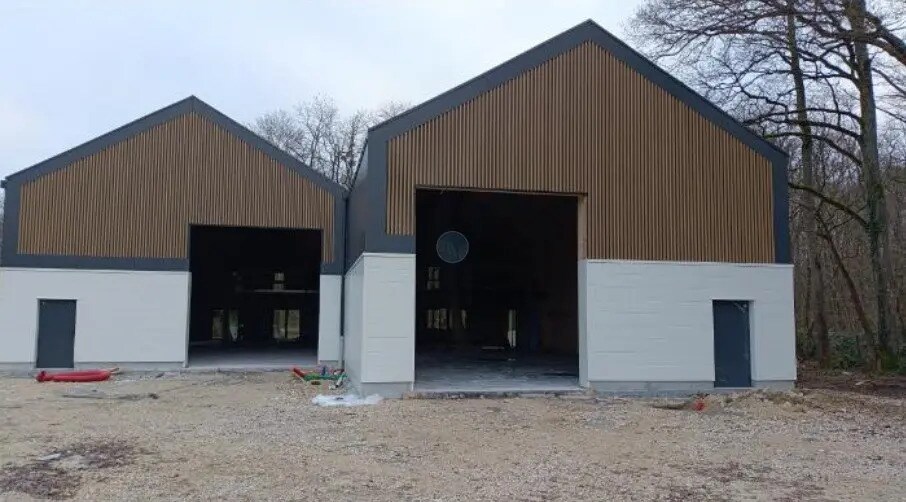 Flex in Ingré for lease Building Photo- Image 1 of 2