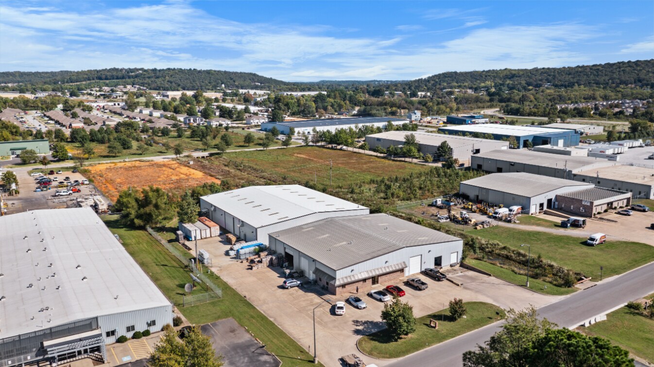 2078 Ford Ave, Springdale, AR for lease Building Photo- Image 1 of 23