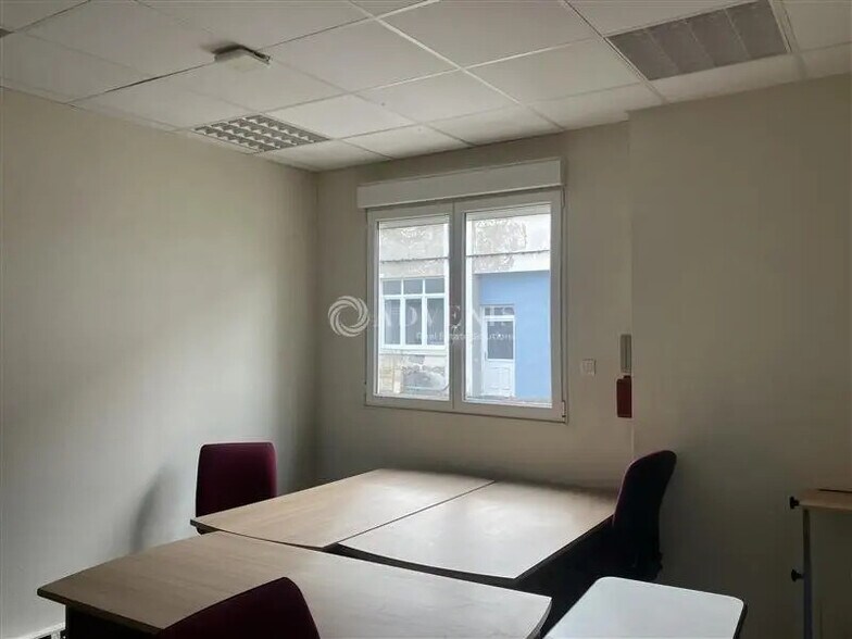 Office in Vierzon for lease - Interior Photo - Image 1 of 6